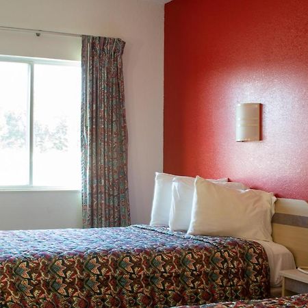 Morgantown Inn & Suites Екстер'єр фото